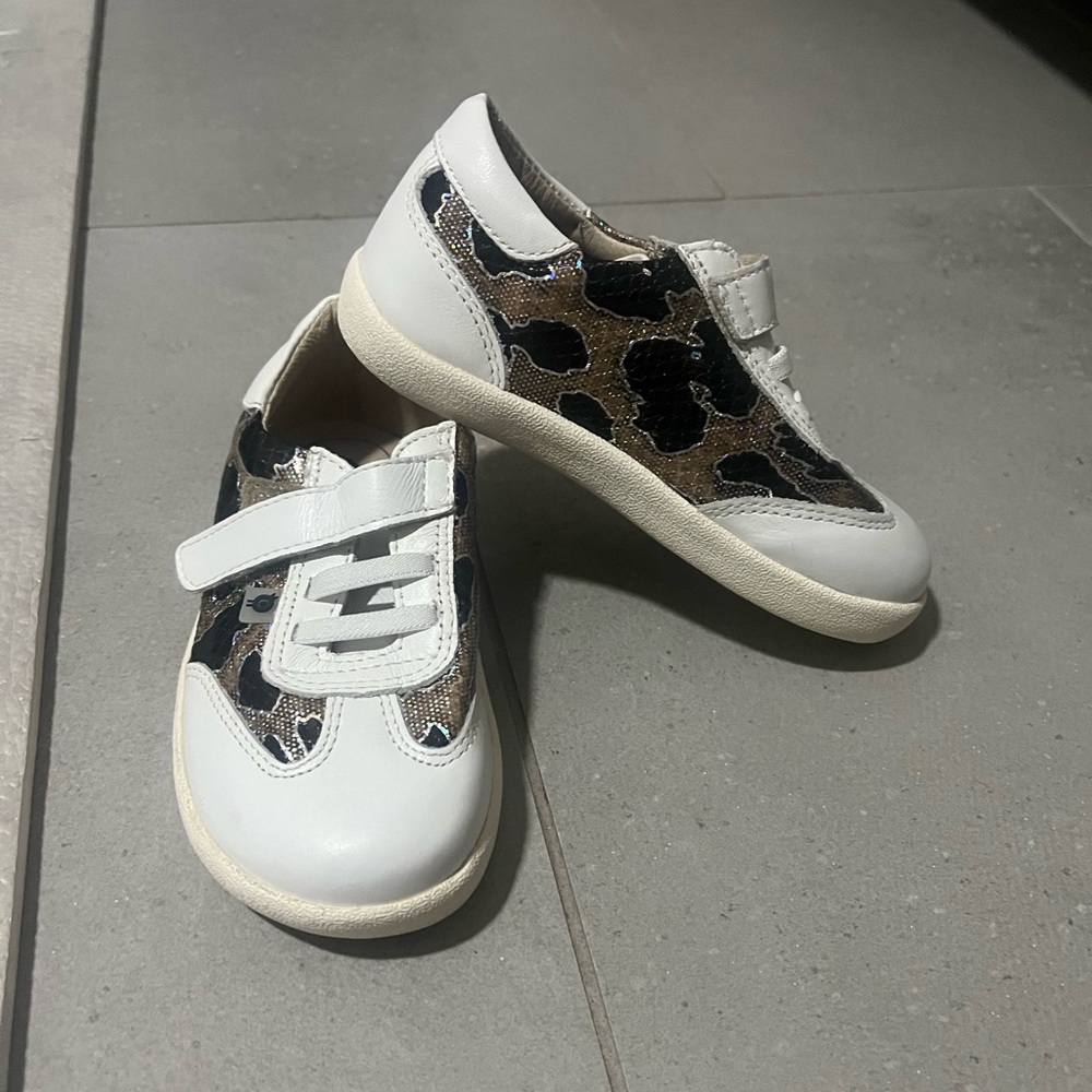 Old soles girls sneakers new without